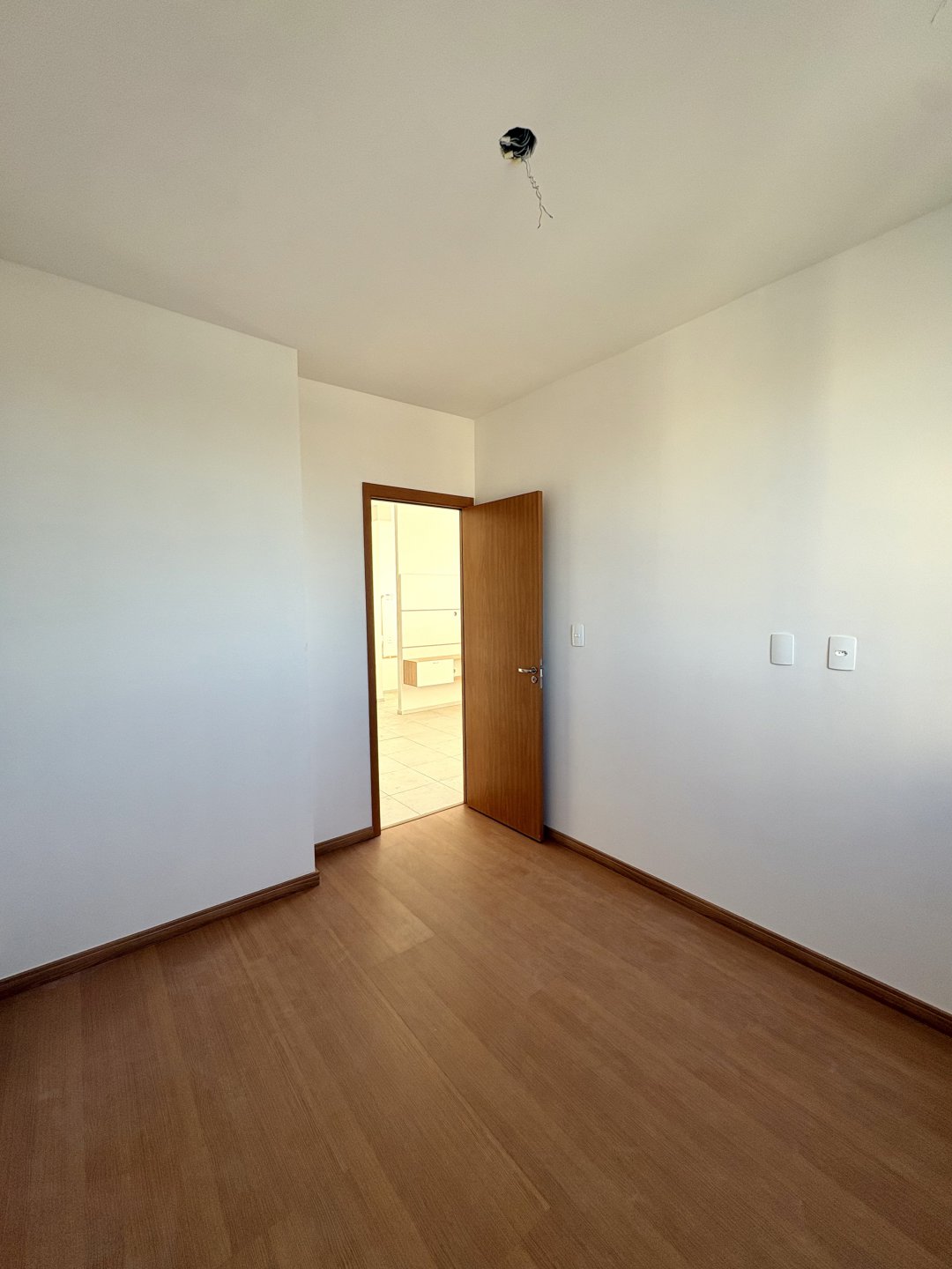 Quarto com piso amadeirado